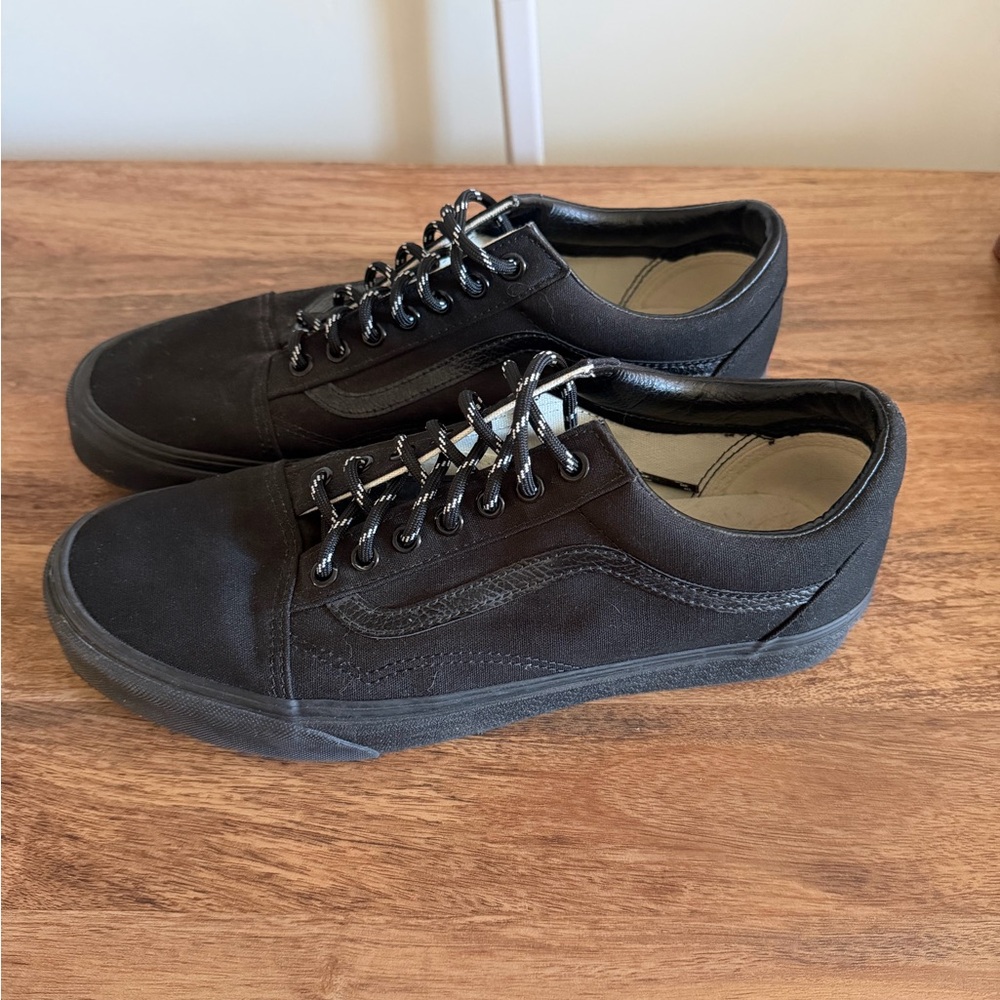 Vans Men’s Black Low-Top Canvas Skate Sneakers